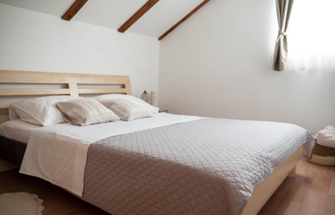 Apartman Milutin วรซี ภายนอก รูปภาพ