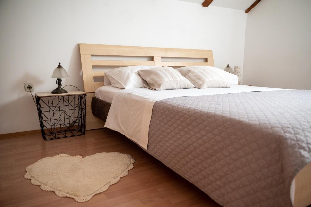 Apartman Milutin วรซี ภายนอก รูปภาพ